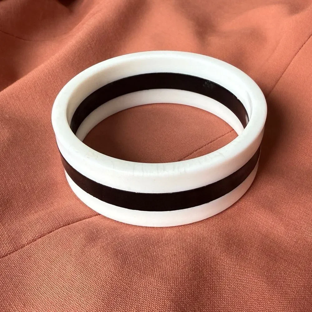 1960s Black and White Circular Mod Flower Power Groovy Bangle